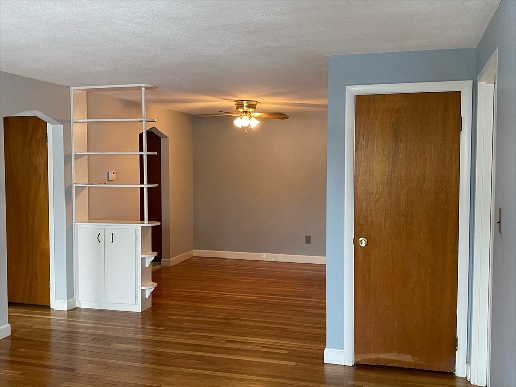 Property Photo: 39 Montvale Ave 7 MA 01801