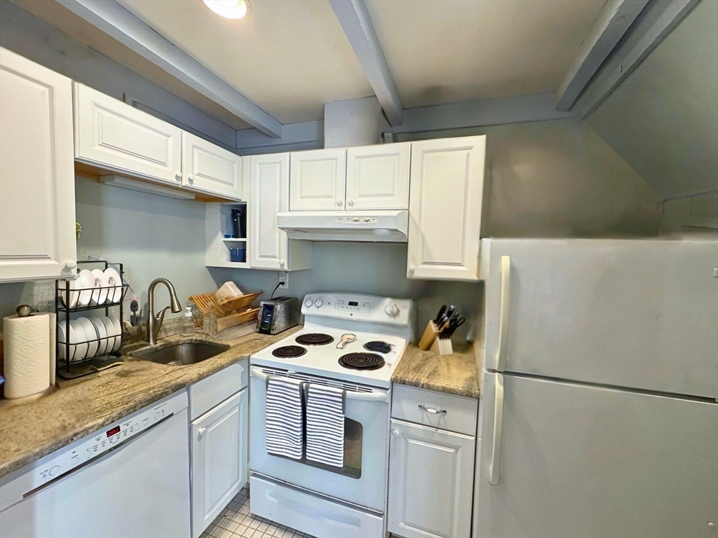 Property Photo:  1575 Beacon St 3R  MA 02446 