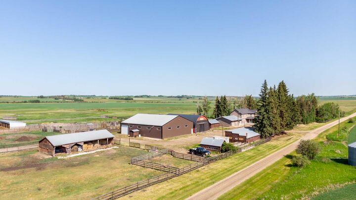 Photo de la propriété: 34156 Range Road 270 AB T0M 1X0