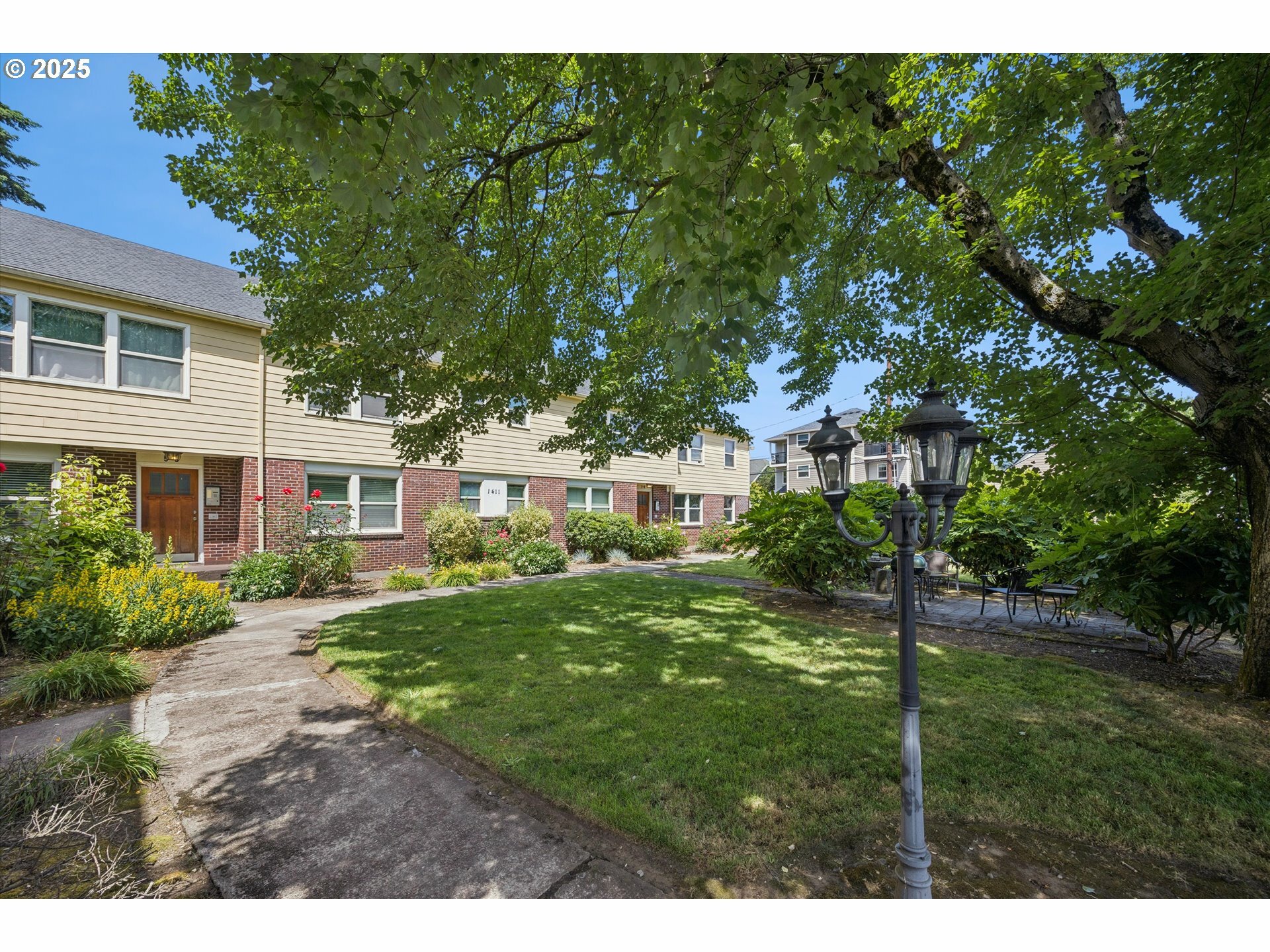 Property Photo: 1411 N Alberta St 1 OR 97035
