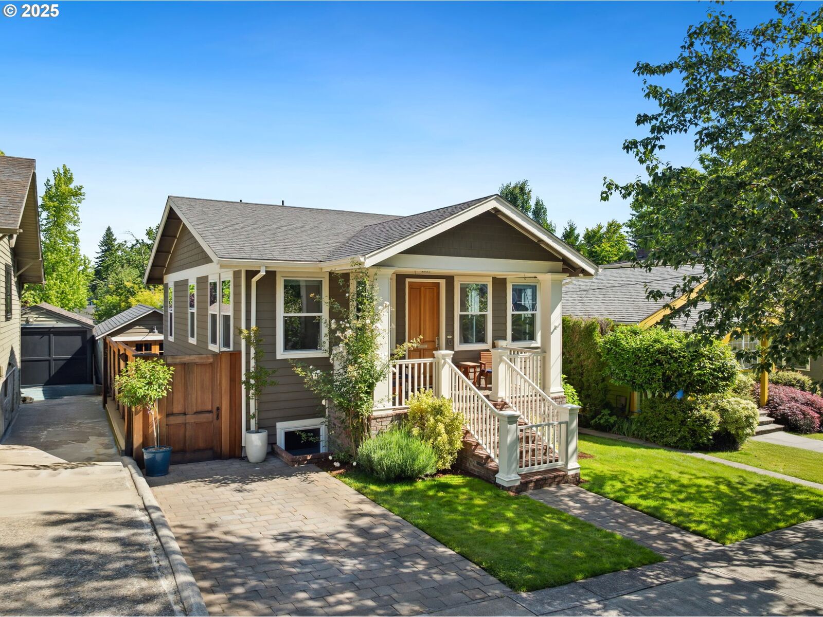 Property Photo:  2839 NW Savier St  OR 97210 