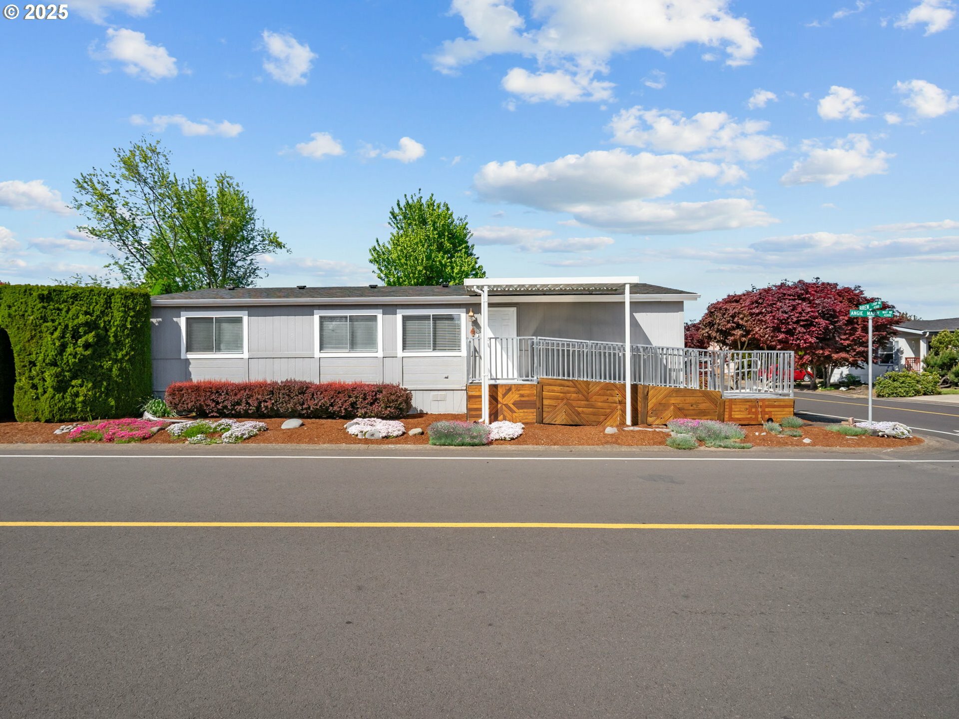 Property Photo: 4355 Bren Loop OR 97305
