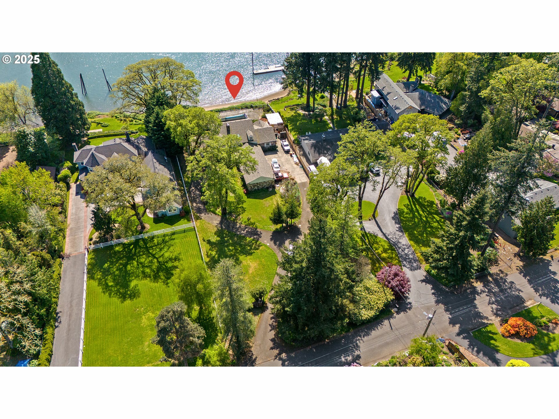 Property Photo: 16169 SE River Forest Pl OR 97267