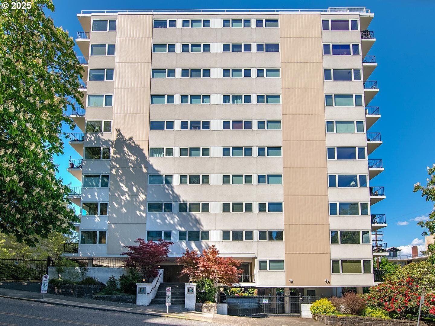 Property Photo: 2211 SW Park Pl 803 OR 97205
