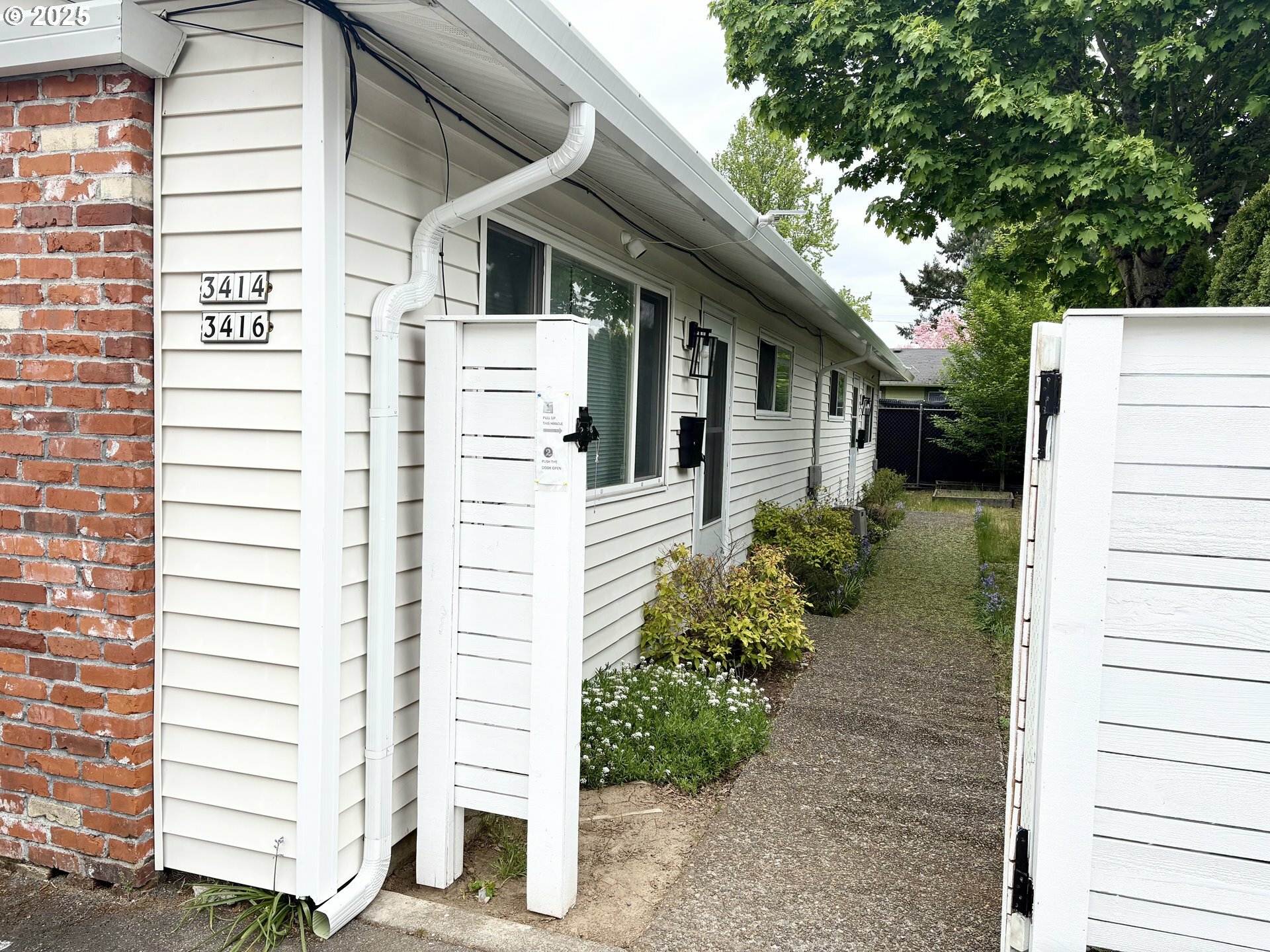 Property Photo: 3414 SE 62nd Ave OR 97206