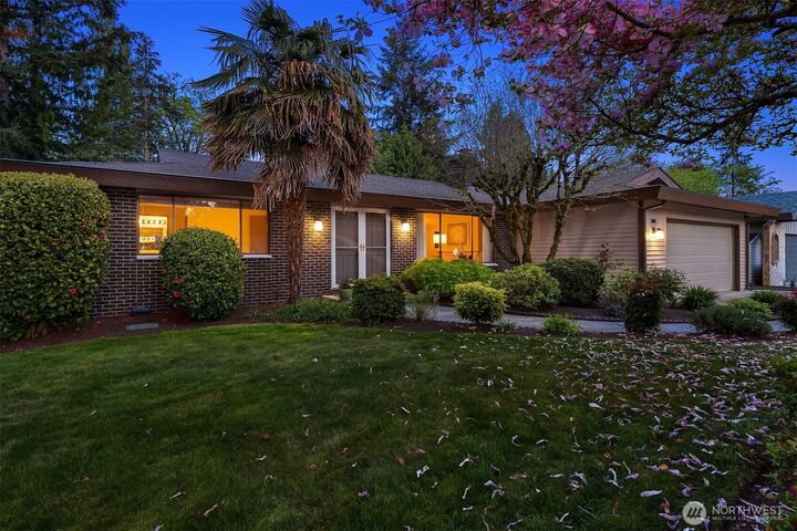 Property Photo:  6806  131st Avenue SE  WA 98006 