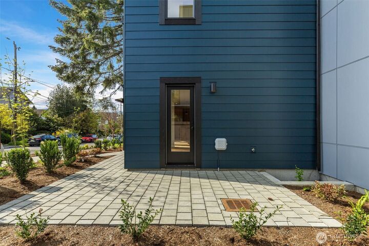 Property Photo:  3833  Woodlawn Avenue N  WA 98103 