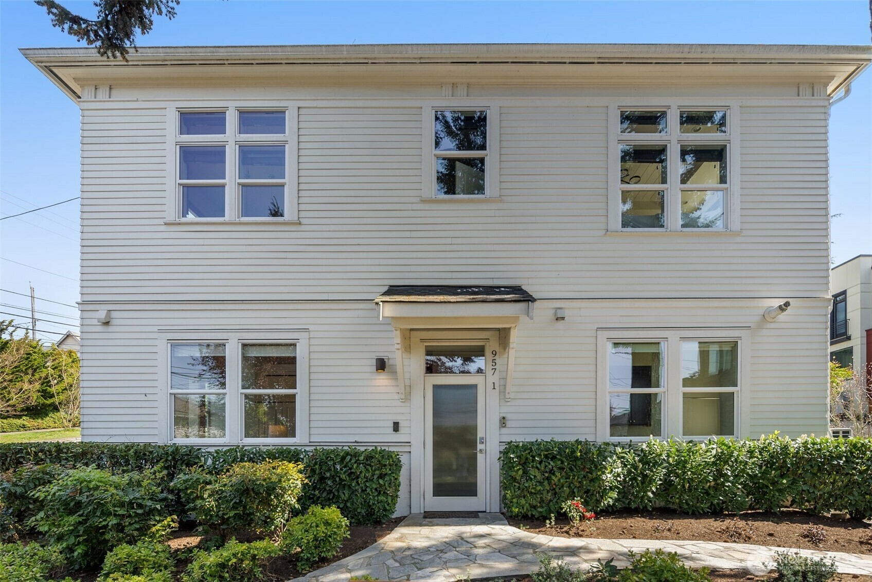 957 W McGraw Street 1  Seattle WA 98119 photo