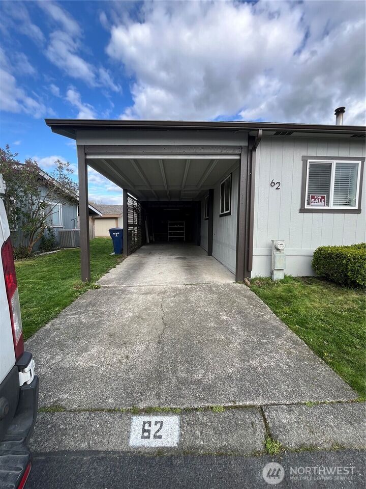 Property Photo:  707  37 Street SE 62  WA 98002 