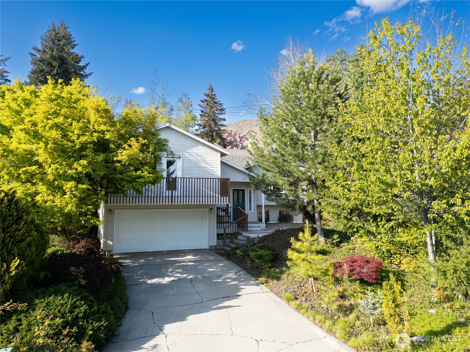 Property Photo: 1425 Easthills Terrace WA 98802