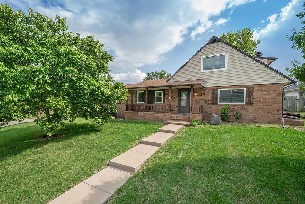 Property Photo:  425 E Birchwood  KS 67037 