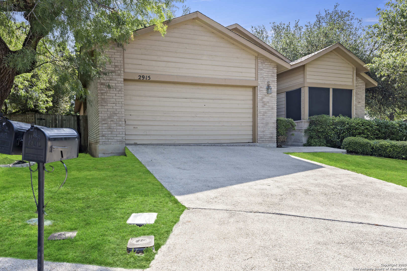 Property Photo: 2915 Hunters Stream TX 78230