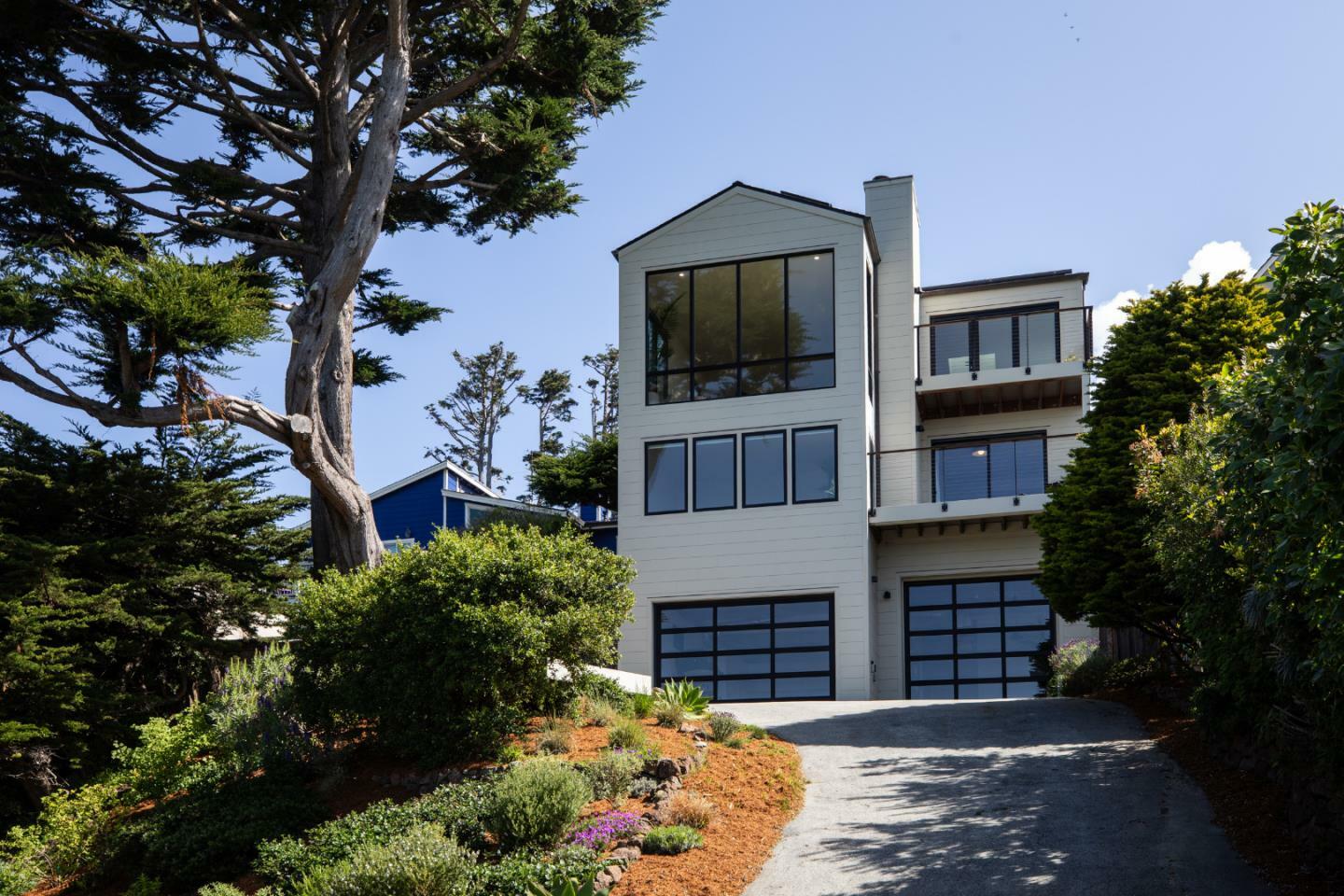 Property Photo: 530 Stetson Street CA 94038