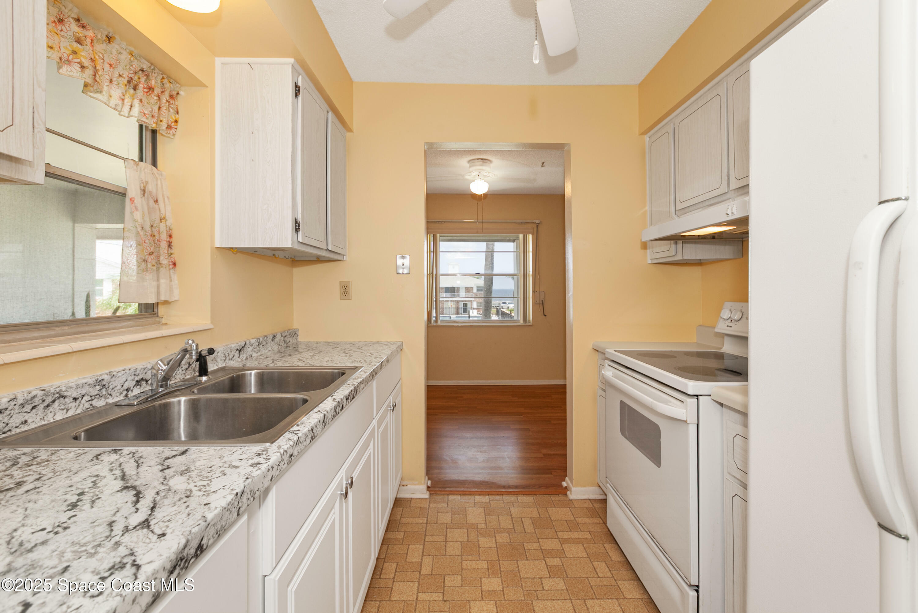 Property Photo: 190 E Olmstead Drive FL 32780