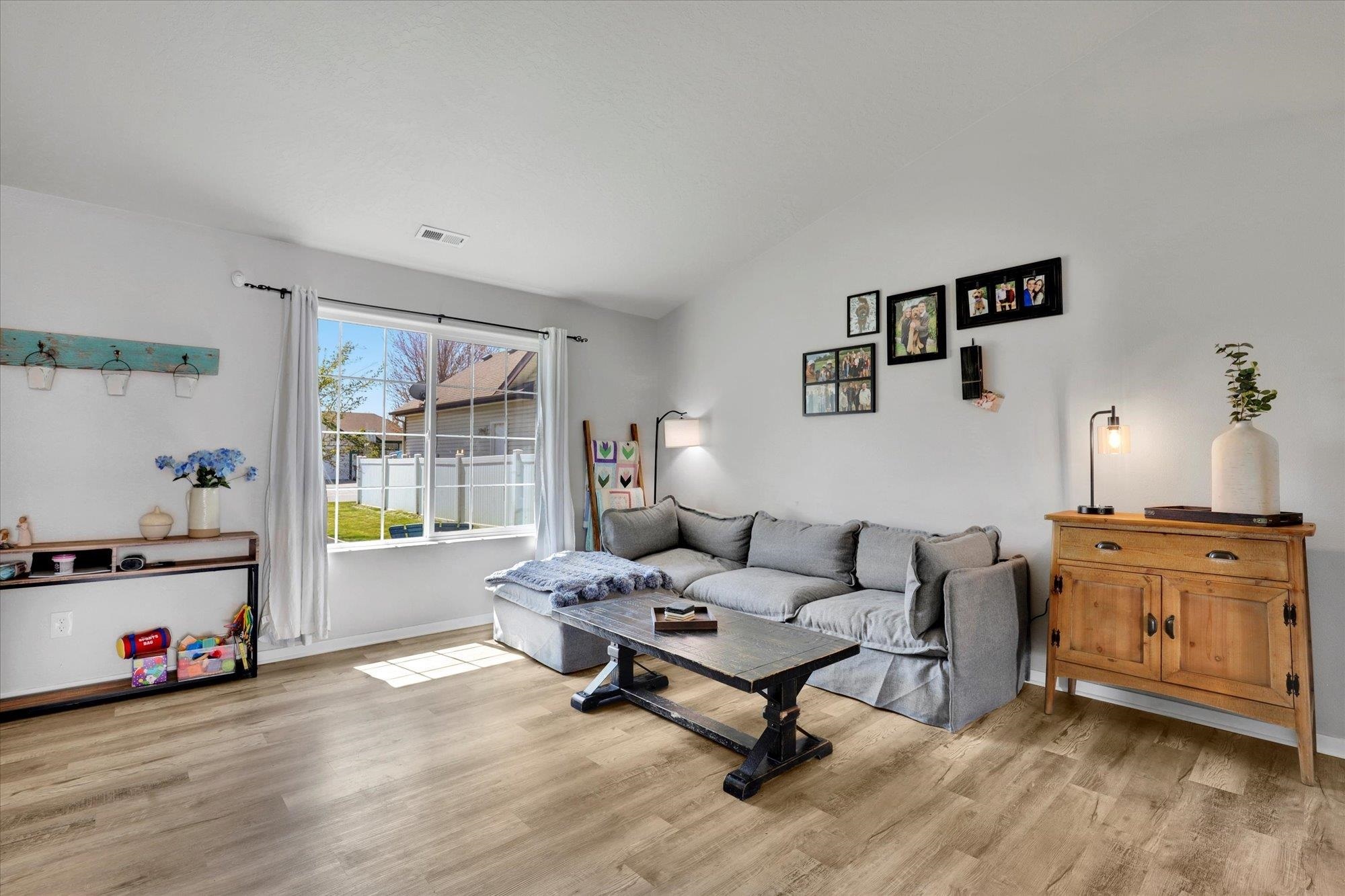 Property Photo: 1714 W Tree Ln WA 99208