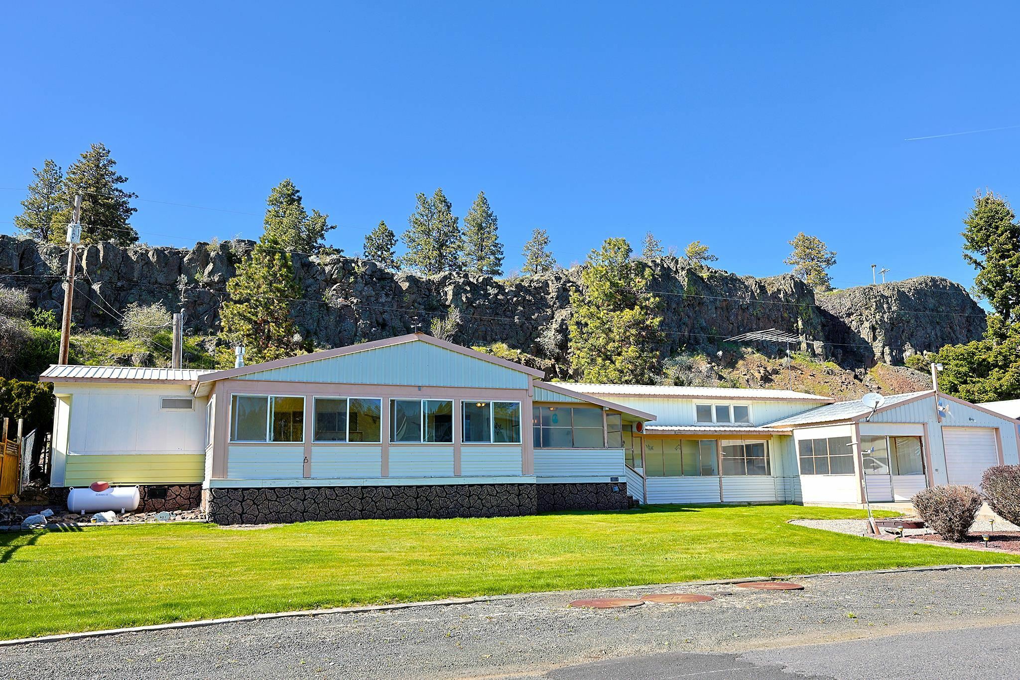 19014 W Bunker Rd. Rd  Cheney WA 99004 photo