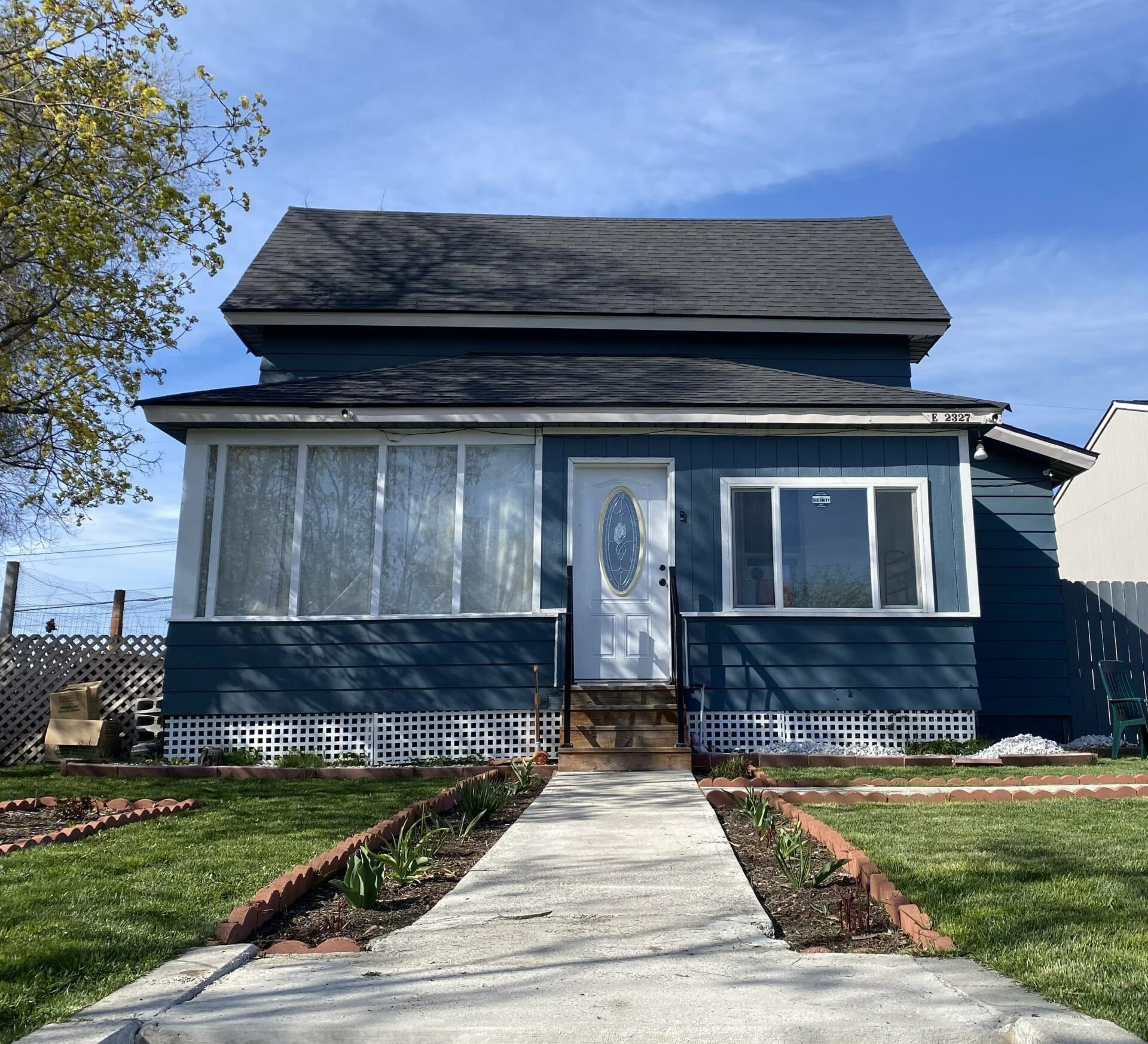 Property Photo: 2327 E Longfellow Ave WA 99207