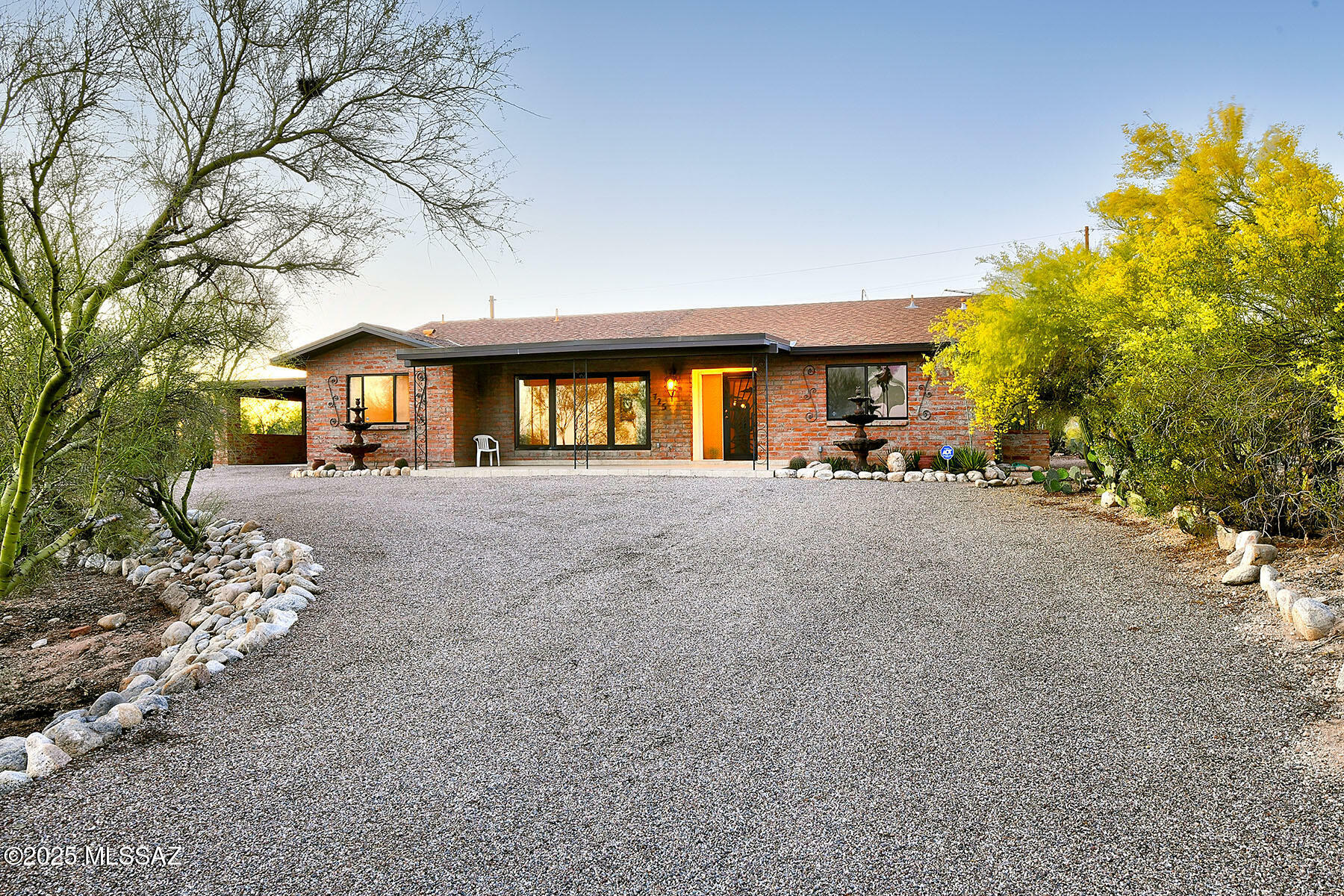Property Photo: 725 E Mescal Place AZ 85718
