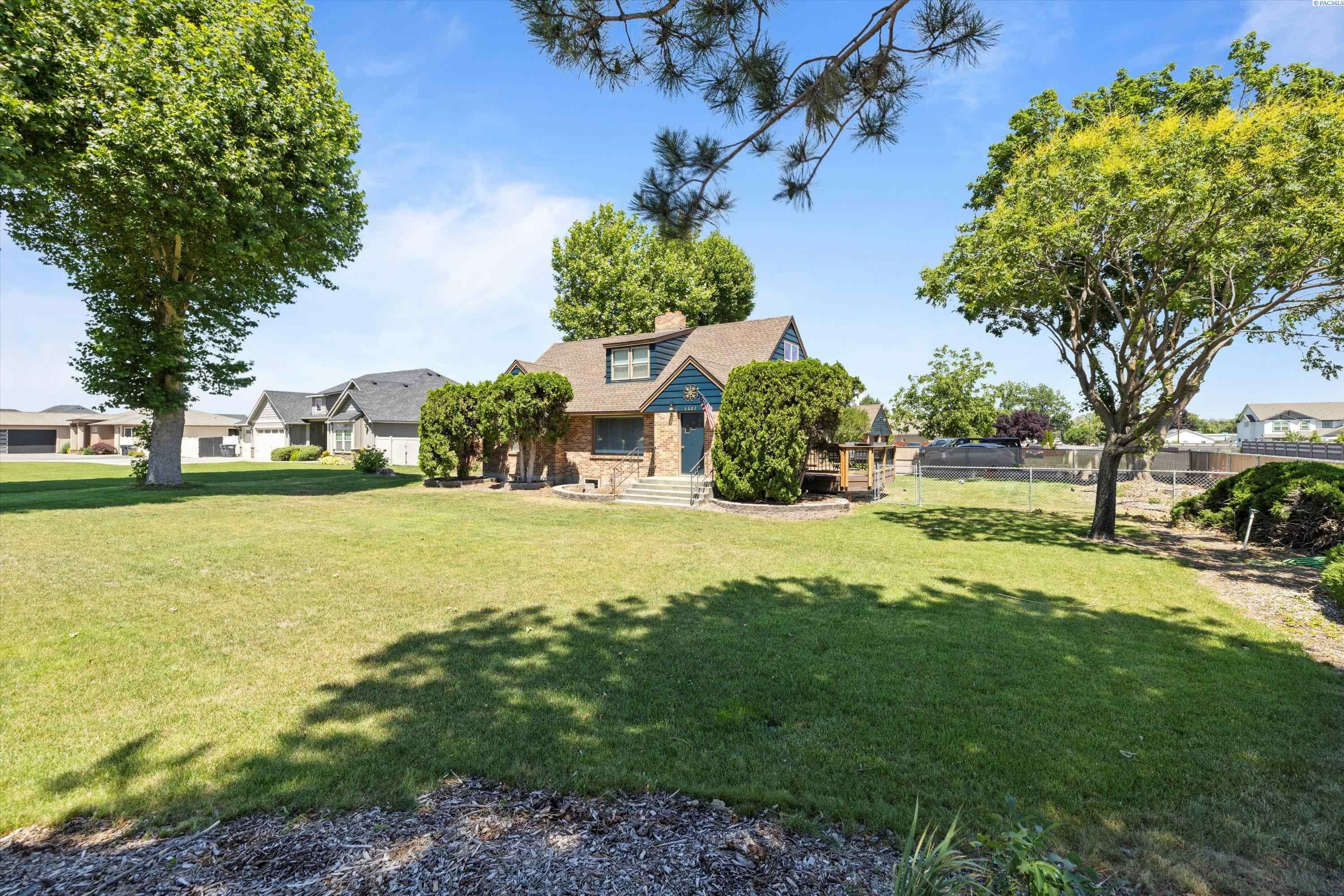 Property Photo: 6007 W Court WA 99301