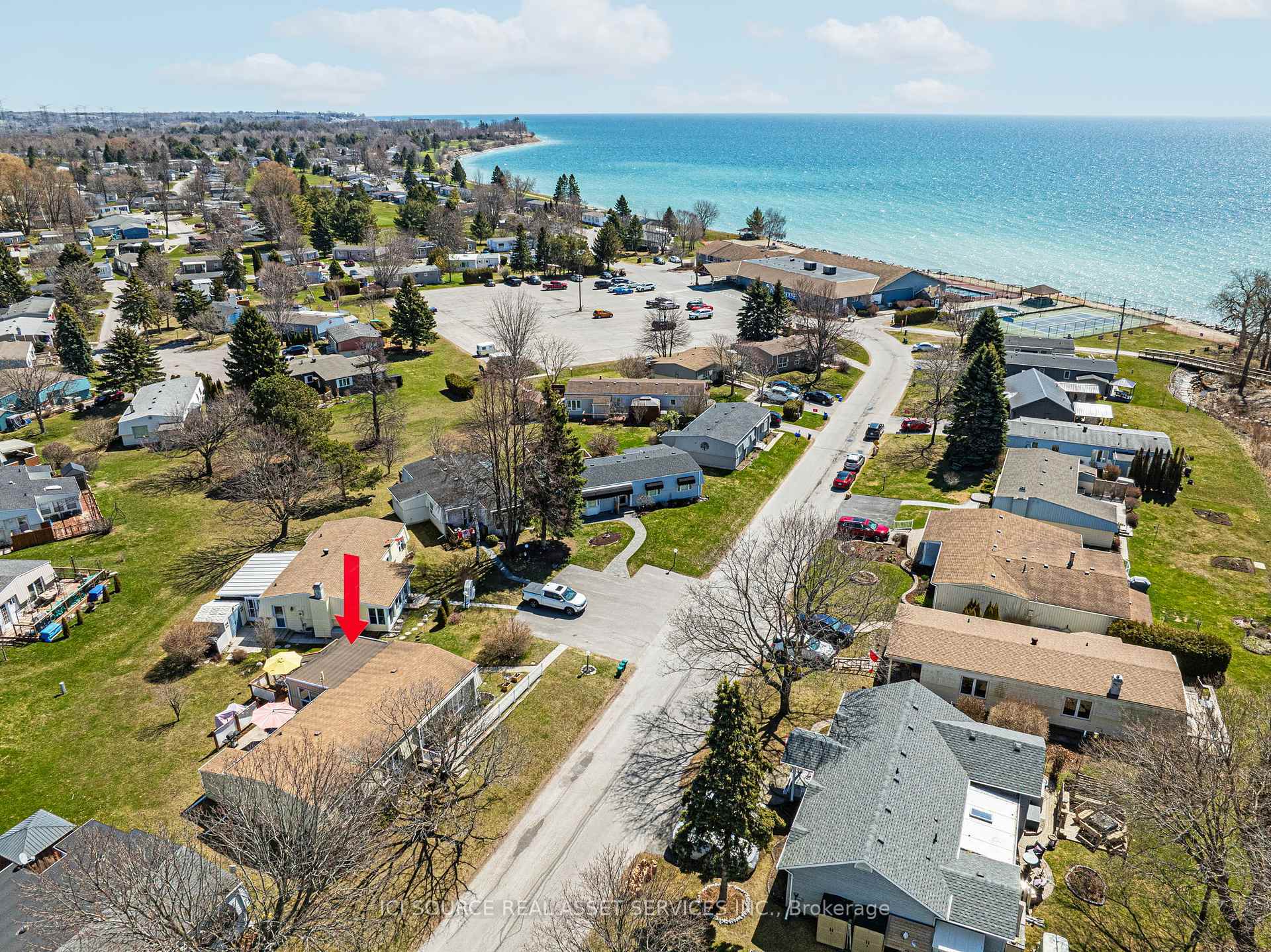 Property Photo: 16 Wheelhouse Drive ON L1B 1B9