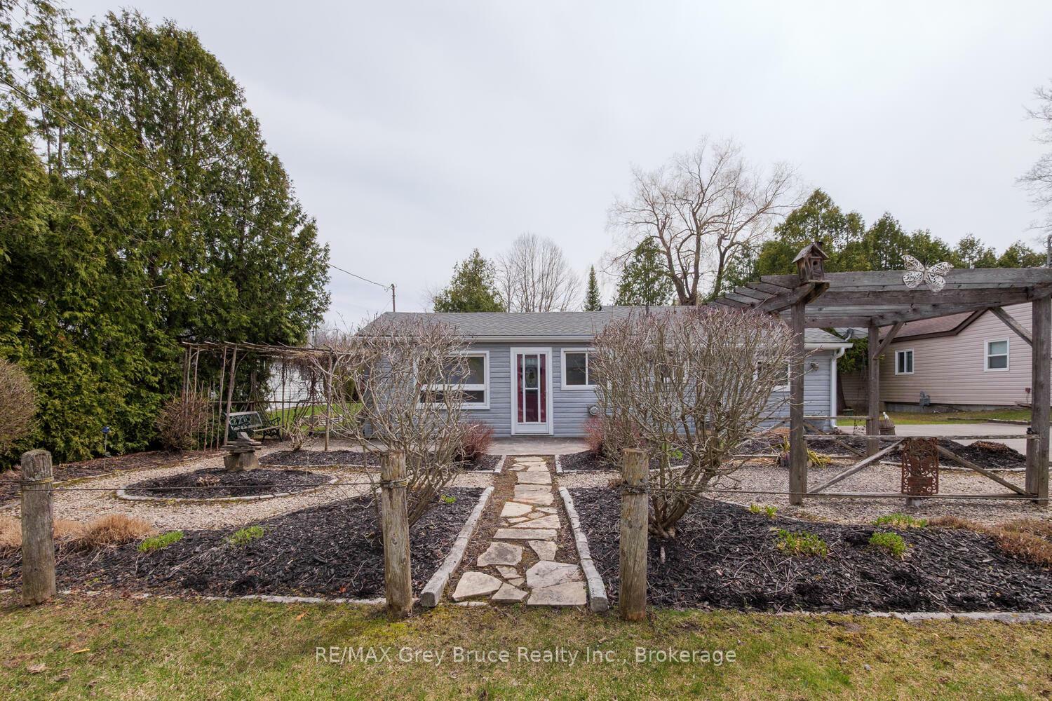 Property Photo: 12 Guelph Street ON N0H 2G0