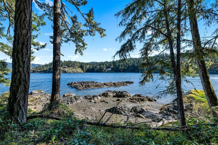 Property Photo: 998 Gillespie Rd BC V9Z 0Z5