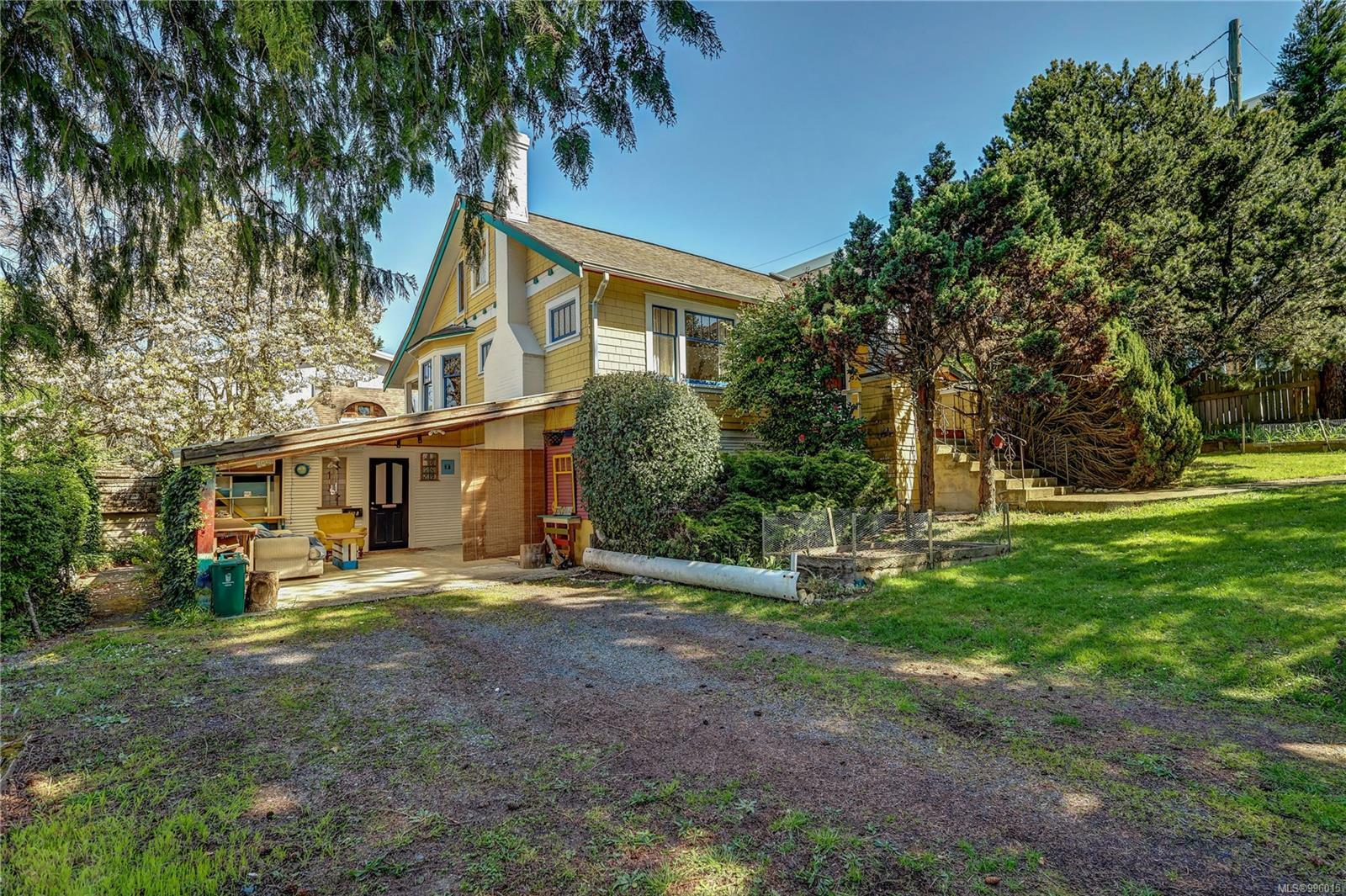 Property Photo:  660 Third St  BC V9R 1W8 