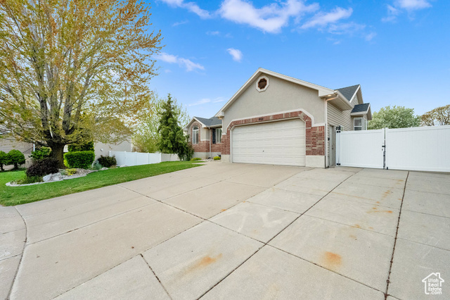 Property Photo: 864 N Crimson Ln UT 84037