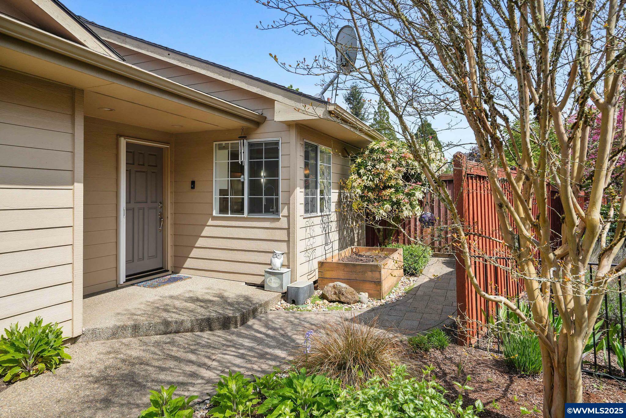 Property Photo: 1131 Pawnee Cir SE OR 97306