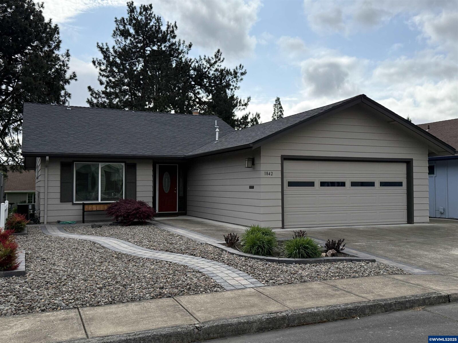 Property Photo:  1842 Woodstock Cir NW  OR 97304 