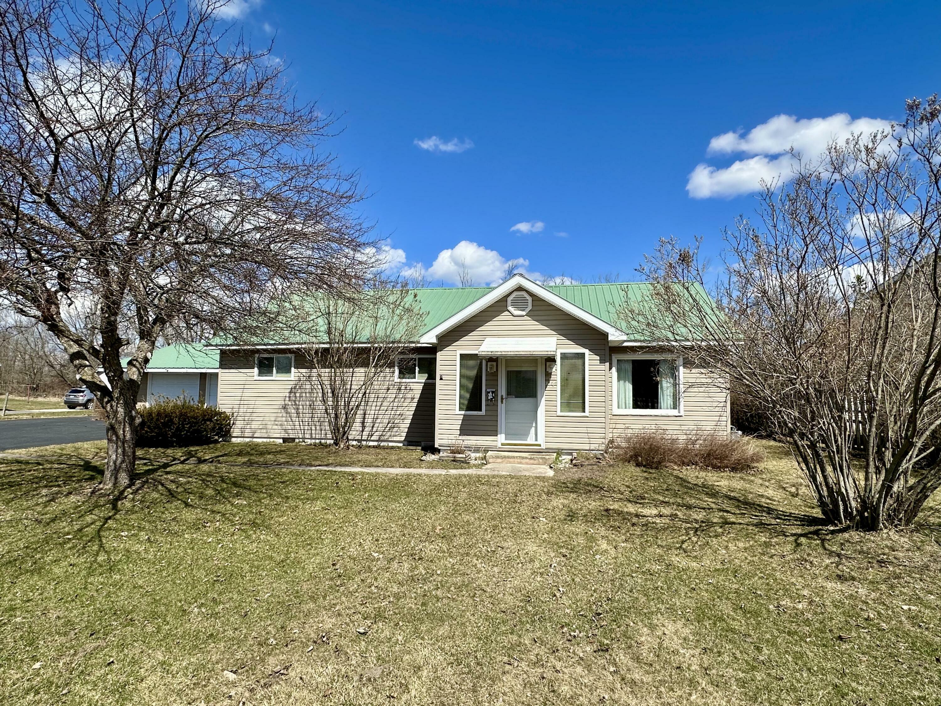 Property Photo: 916 W First Street MI 49721