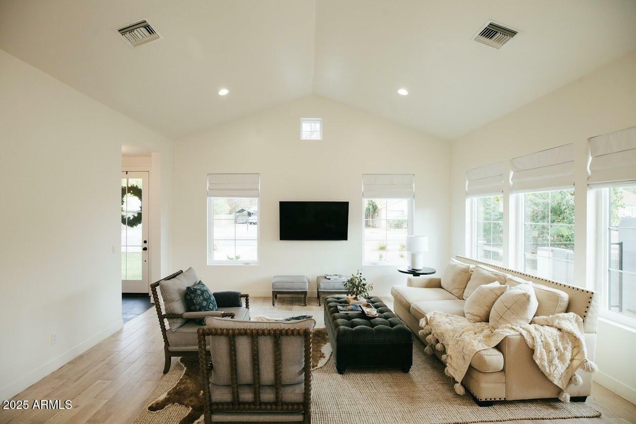 Property Photo: 419 W 11th Street AZ 85281