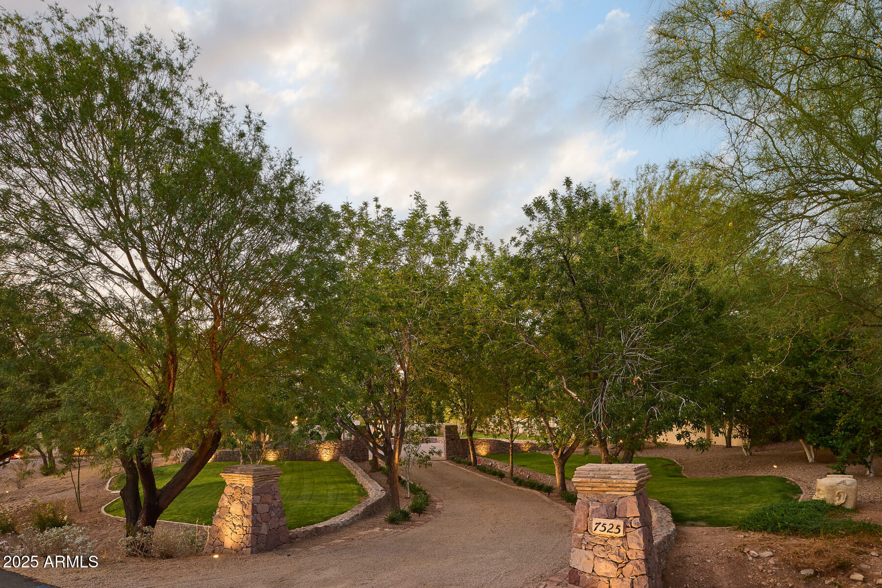 Property Photo: 7525 N Shadow Mountain Road AZ 85253