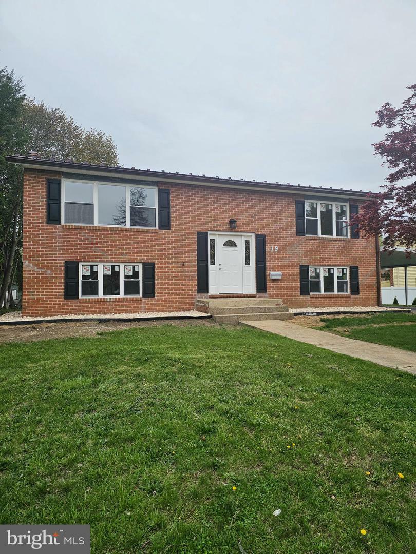 Property Photo: 19 Edgelea Drive PA 17201