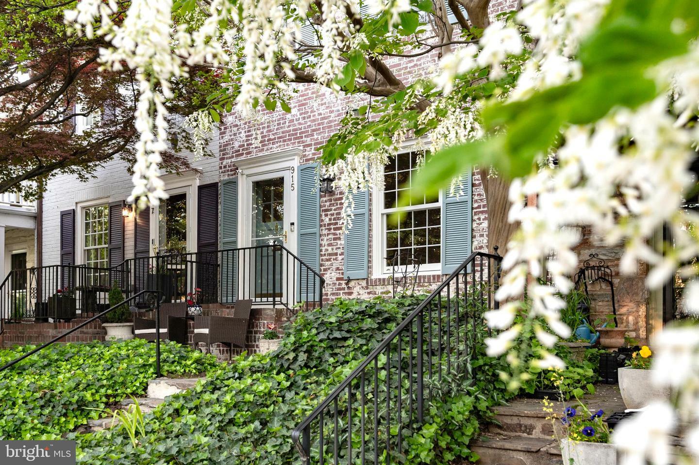 Property Photo: 915 S Saint Asaph Street VA 22314