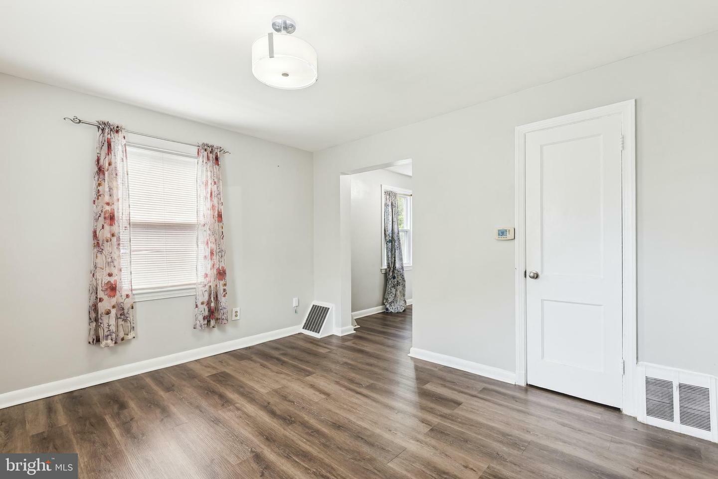 Property Photo: 2026 S Oakland Street S VA 22204