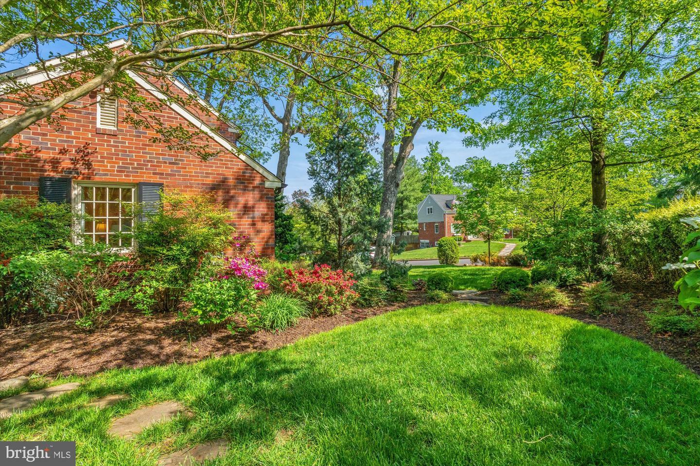 Property Photo: 821 Chalfonte Drive VA 22305