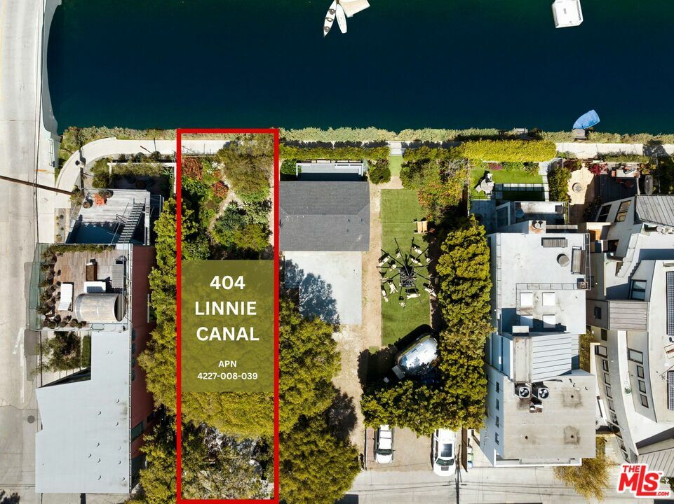 Property Photo: 404 Linnie Canal CA 90291
