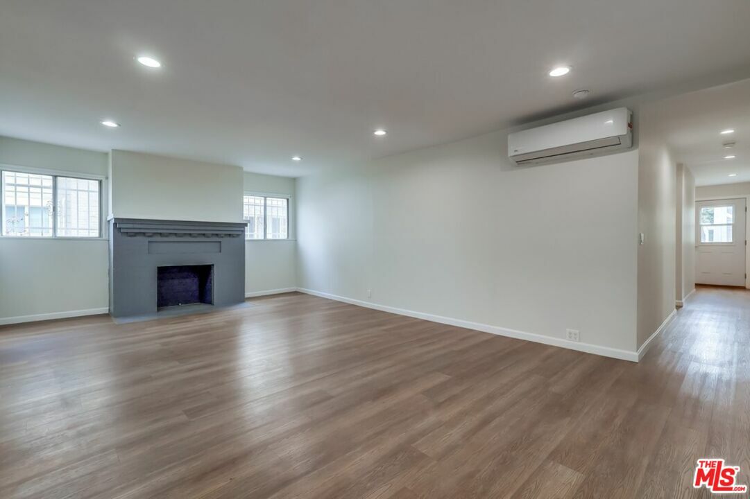 Property Photo: 2010 5th Ave CA 90018