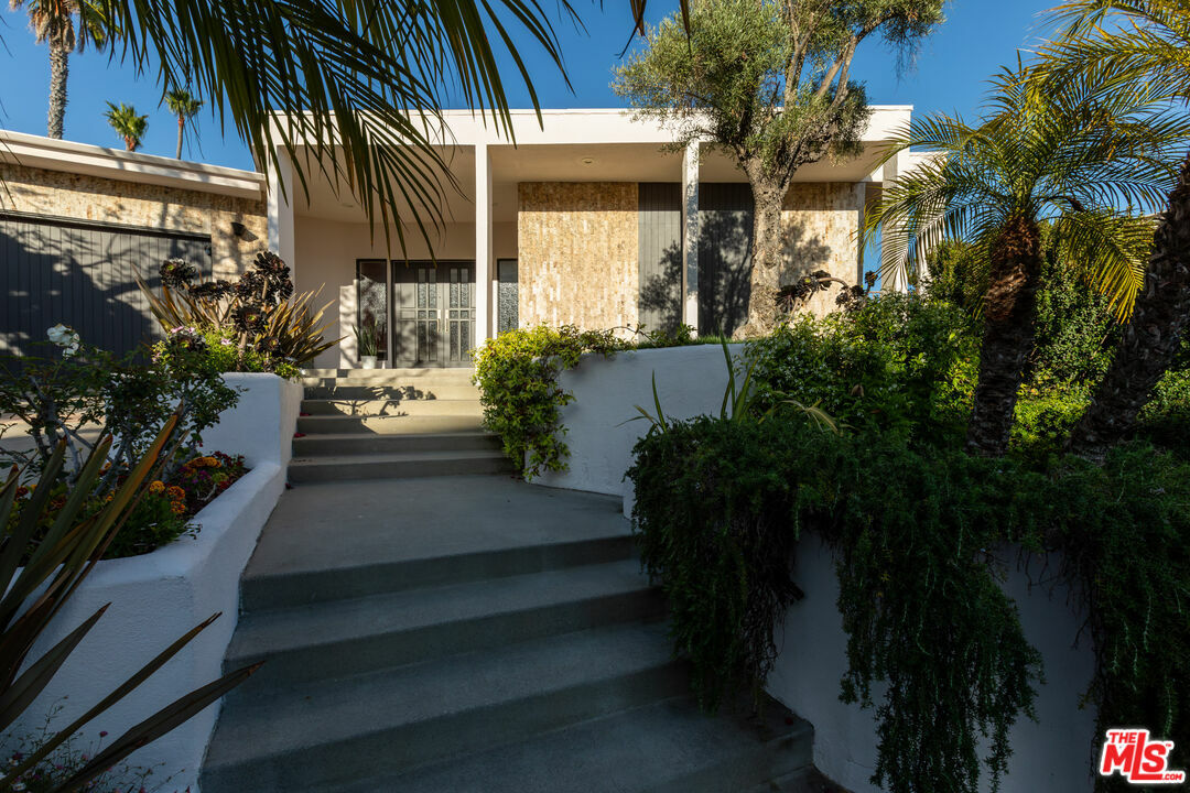 Property Photo: 2224 Hercules Dr CA 90046
