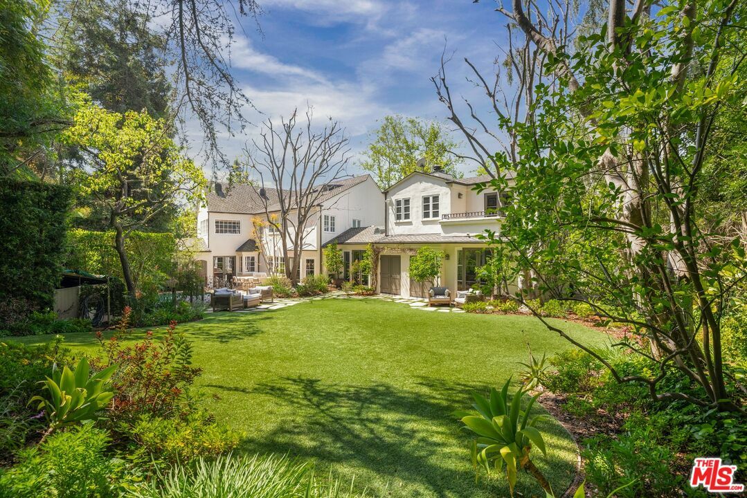 Property Photo: 11982 Brentridge Ln CA 90049