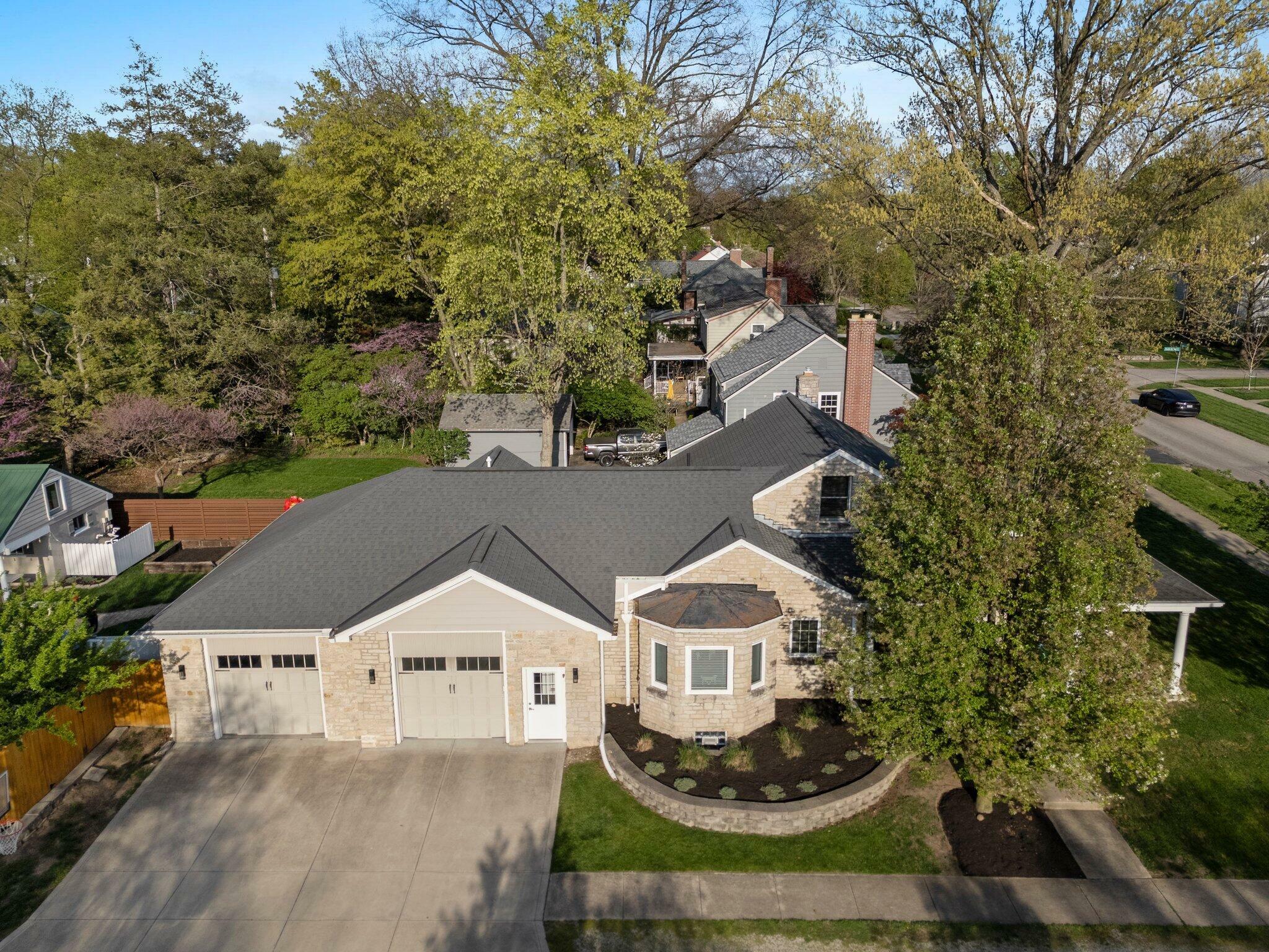 Property Photo: 130 W Beaumont Road OH 43214