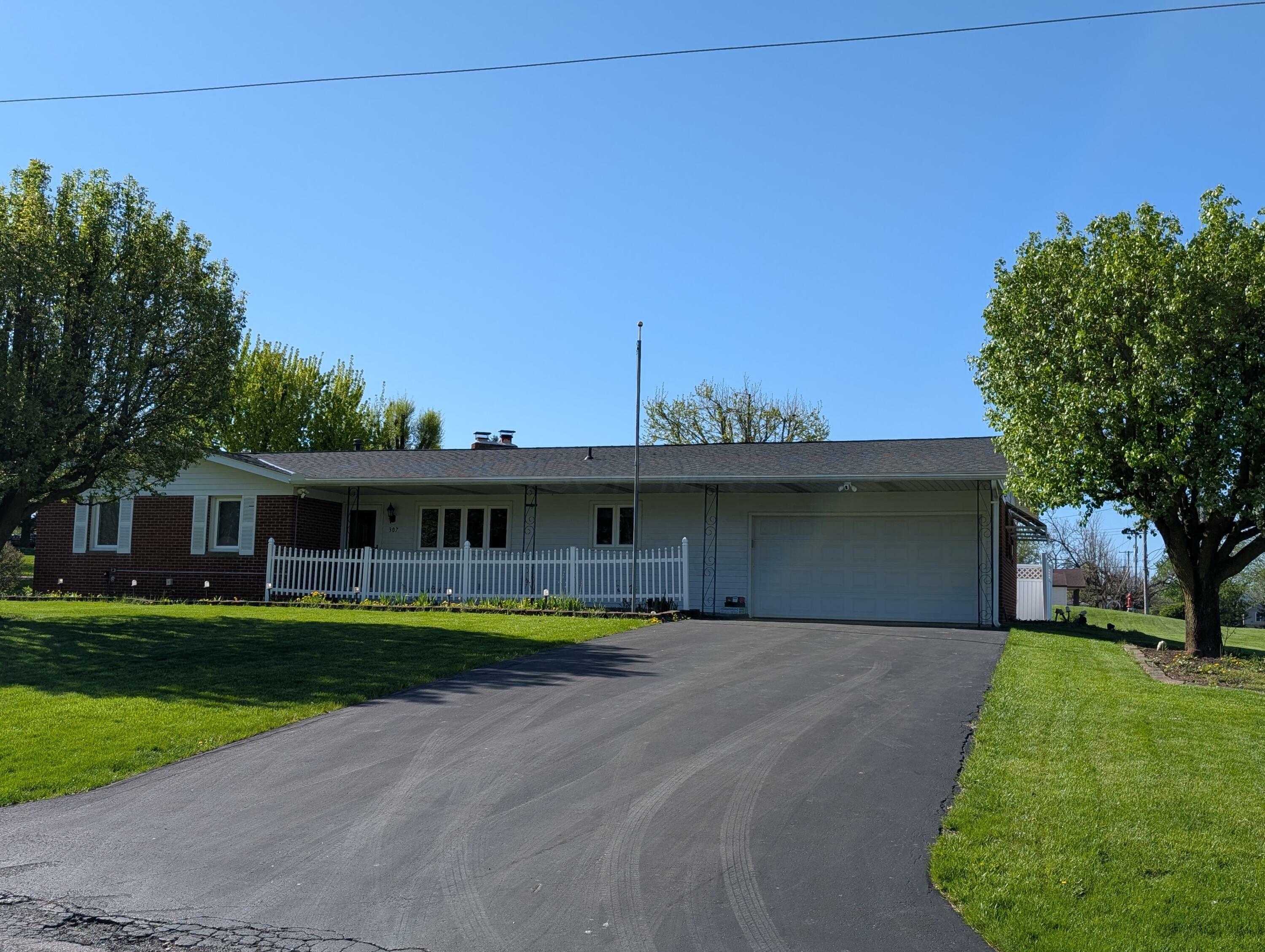 Property Photo: 307 Lee Street OH 43338