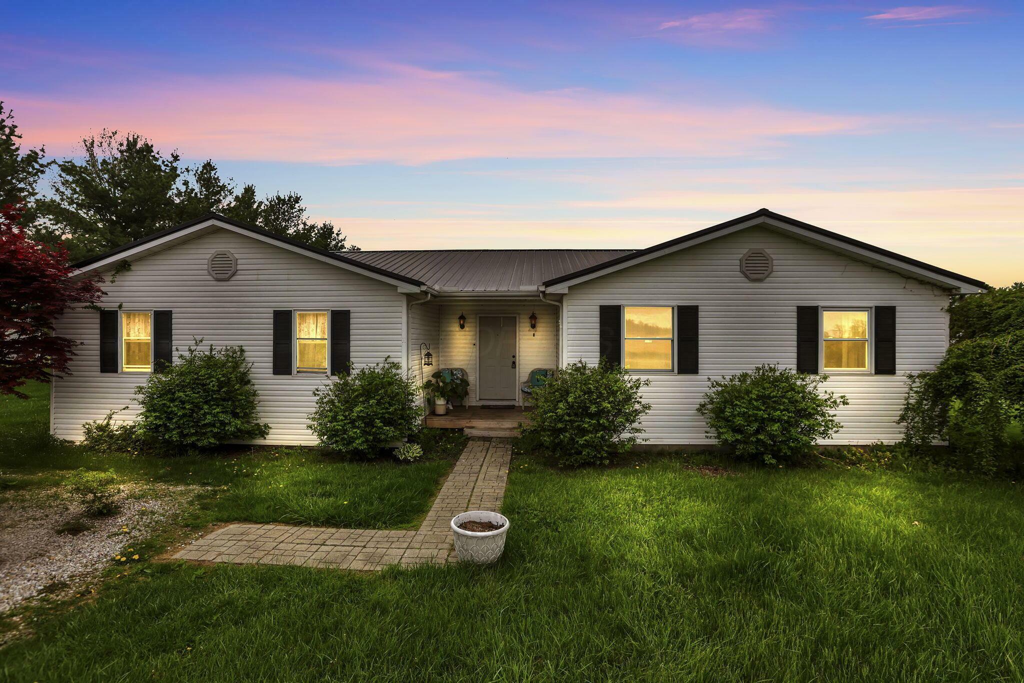Property Photo: 11561 Murlette SW Road OH 43154