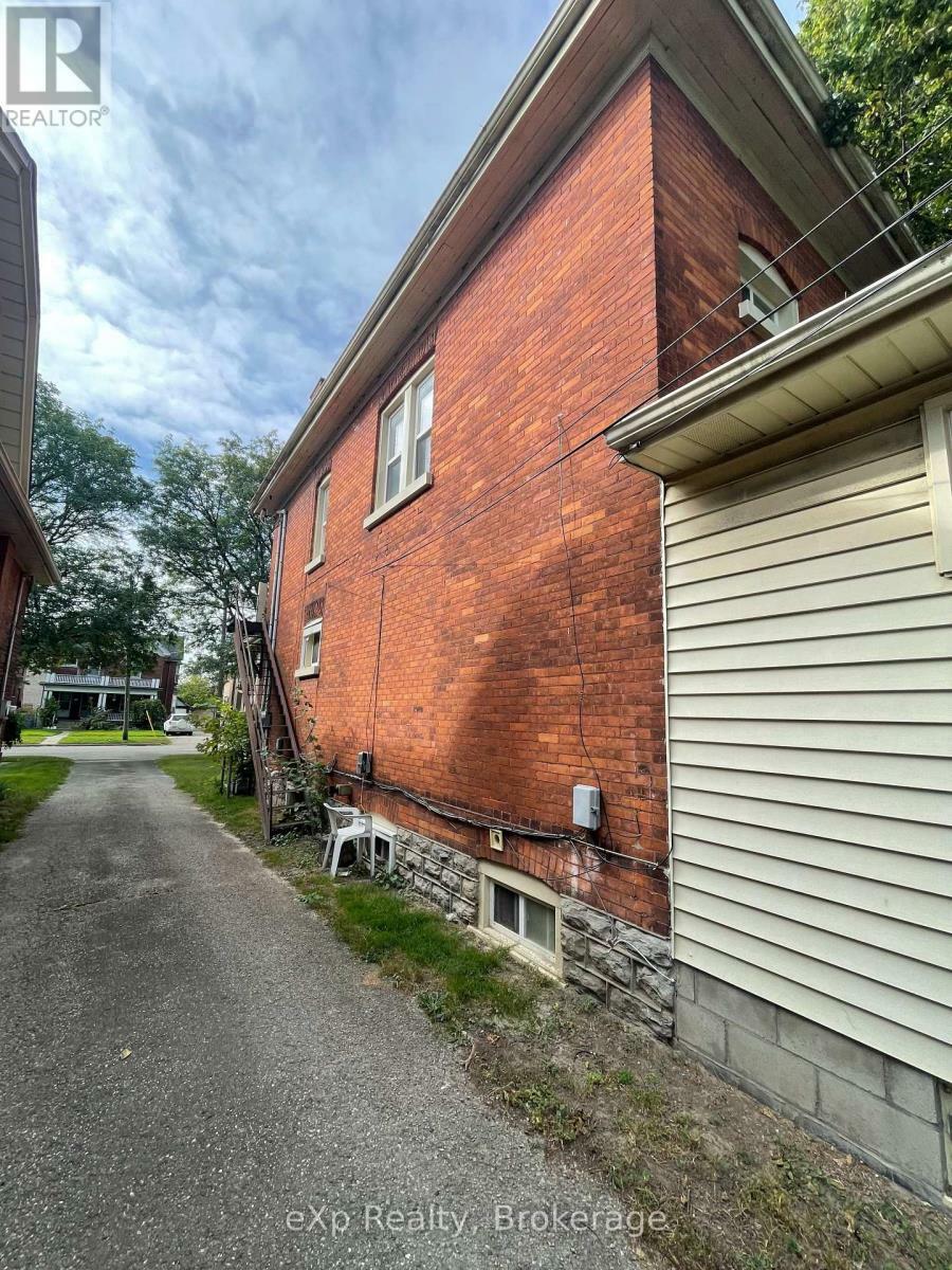 Property Photo: 126 Chatham Street ON N3S 4G4