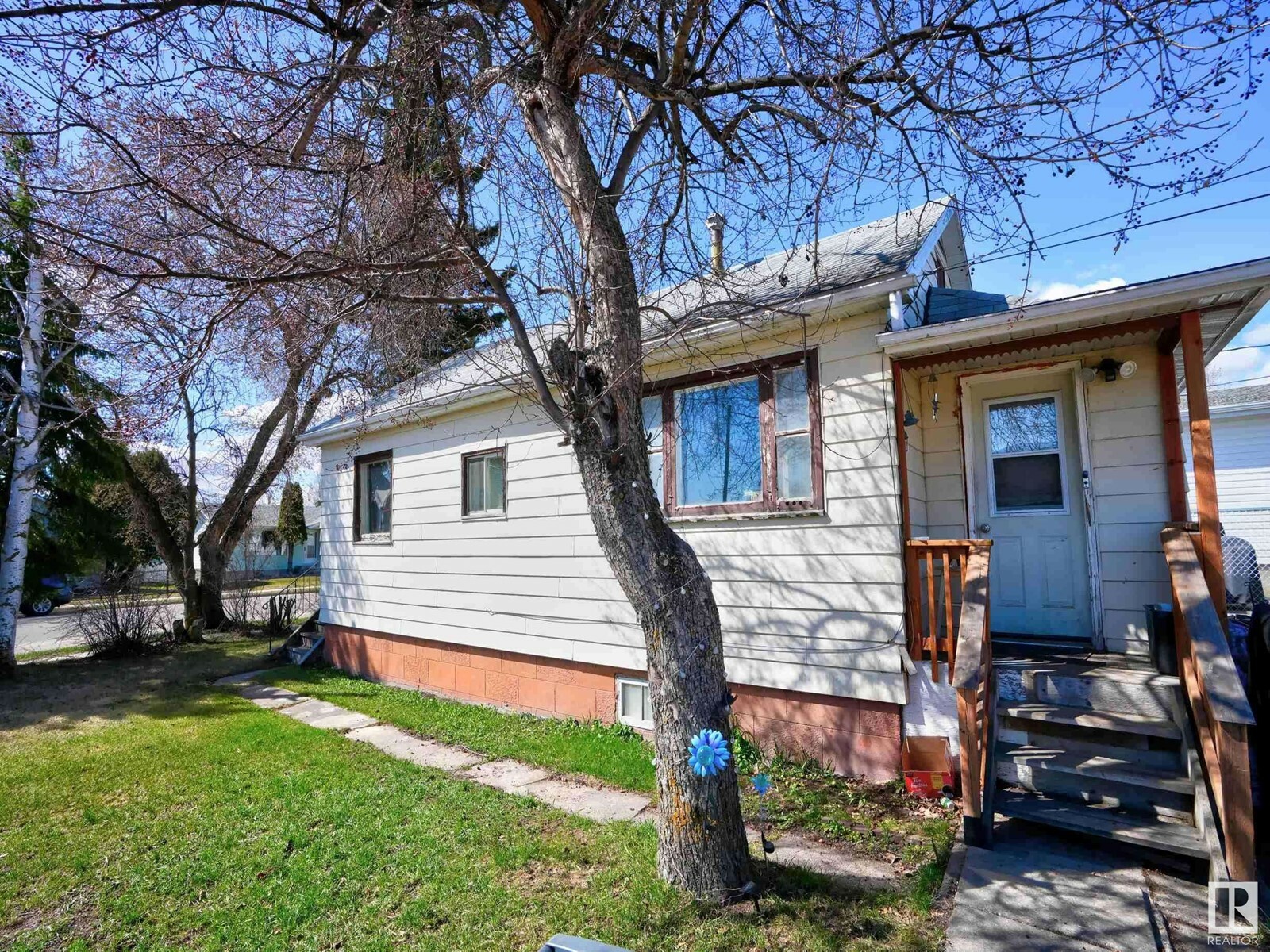 Property Photo: 5202 51 Av AB T0A 3A1