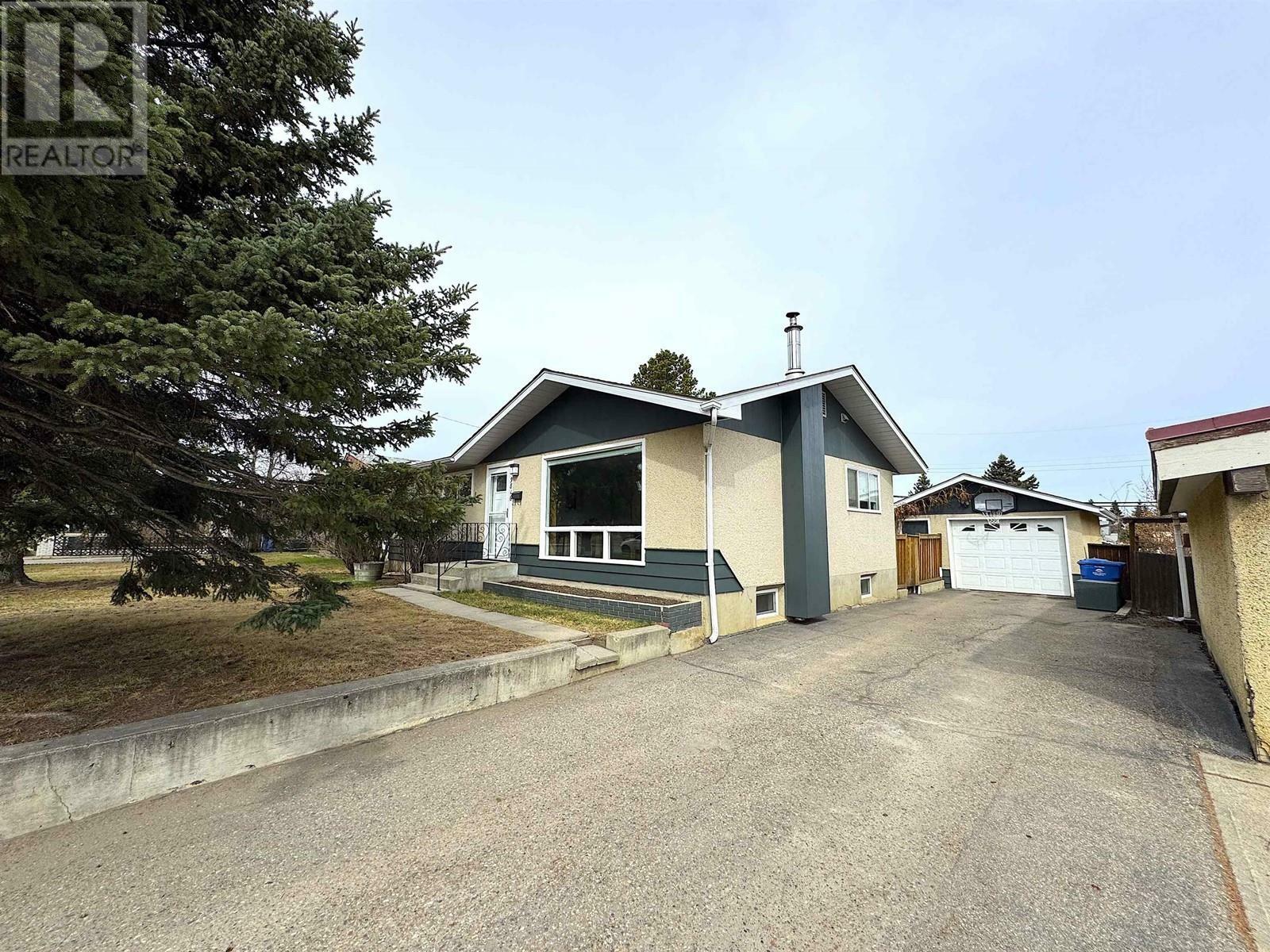 Photo de la propriété: 9816 112 Avenue BC V1J 2W5