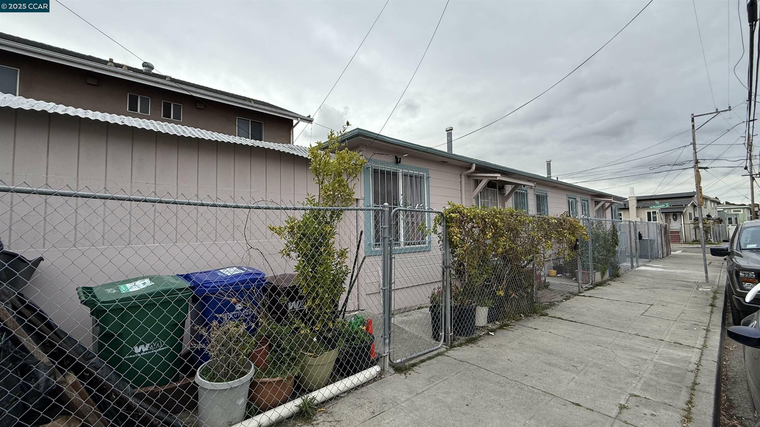 Property Photo: 4028 E 18th St CA 94601