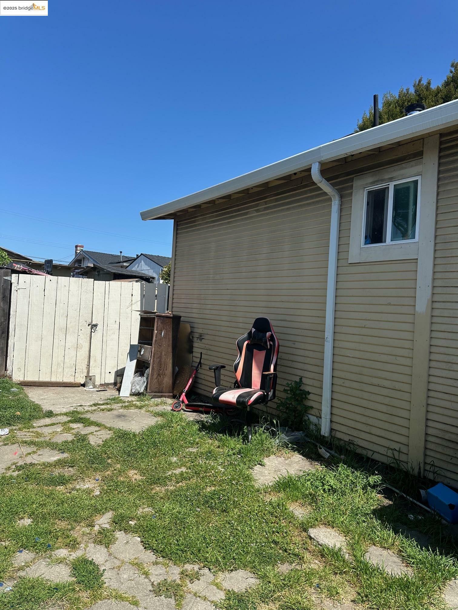 Property Photo: 1823 Church St CA 94621