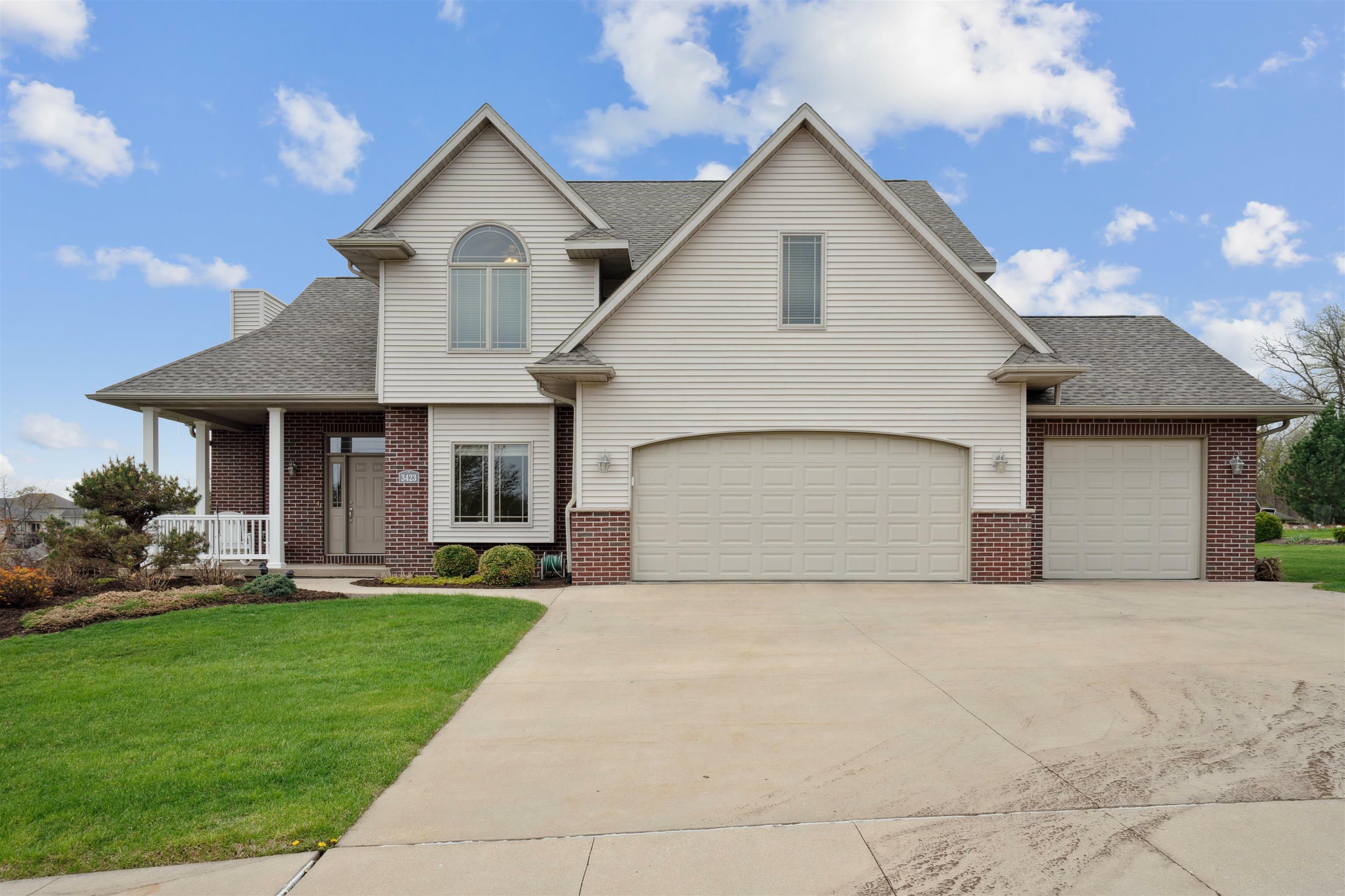Property Photo: 3423 Arrowwood Lane IA 52001